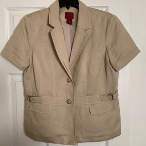 Ladies super cute short sleeve safari blazer!